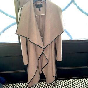 Bcbgmaxazria beautiful drapery fitted coat small sold out